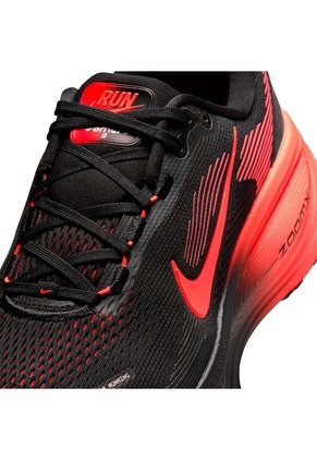 TENIS VOMERO 18 NIKE