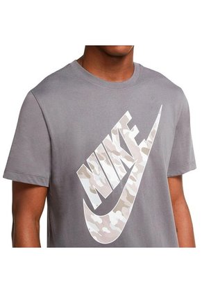 Camiseta Nike Sportswear Club-Gris/Blanco
