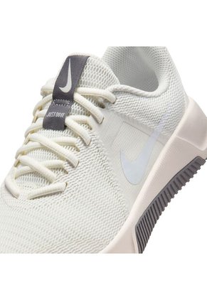 TENIS NIKE MUJER FQ1830-120 MC TRAINE Talla 9.5