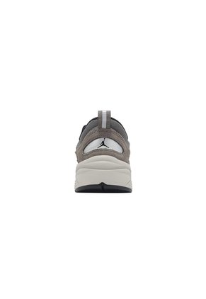 TENIS JORDAN TRUNNER NIKE