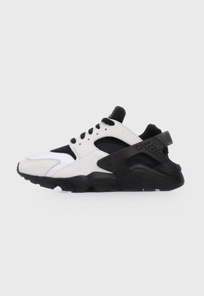 Tenis Lifestyle Blanco-Negro Nike Air Huarache