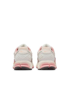 TENIS NIKE MUJER HF1877-102 VOMERO Talla 6.5