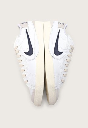 Tenis Lifestyle Blanco-Marfil-Azul Navy Nike Blazer Low 77 Jumbo SE