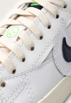 Tenis Lifestyle Blanco-Marfil-Azul Navy Nike Blazer Low 77 Jumbo SE