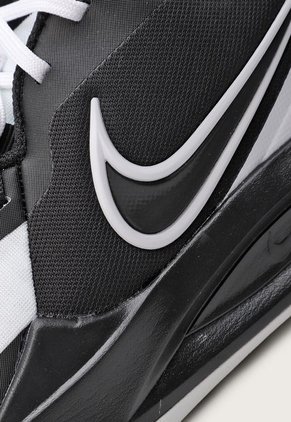 Tenis Basketball Negro-Blanco Nike Precision VI