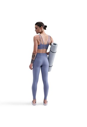 Top Mujer Nike Zenvy Strappy Azul