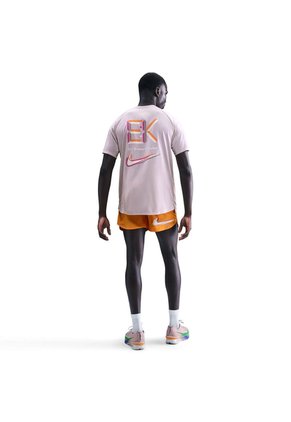 Camiseta Hombre Nike Stride Eliud Kipchoge Beige