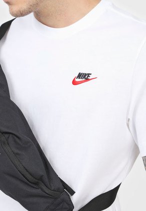 Camiseta Blanco-Rojo-Negro Nike Sportswear Club