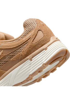 Tenis Hombre Lifestyle Nike P-6000 SE Marrón