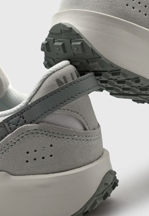 Tenis Lifestyle Blanco-Gris Nike Waffle Debut