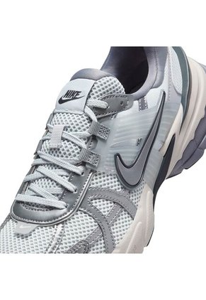 TENIS NIKE MUJER FD0736-003 V2K RUN Talla 9.5