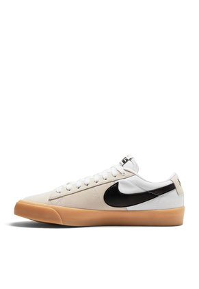 Tenis Nike Sb Zoom Blazer Low Pro Gt Hombre-Blanco/Negro