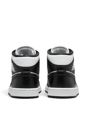 Tenis Nike Wmns Air Jordan 1 Mid 365 Mujer-Blanco/Negro