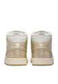 Tenis Nike Wmns Air Jordan 1 Mid Se V2 Mujer-Blanco/Dorado de Nike
