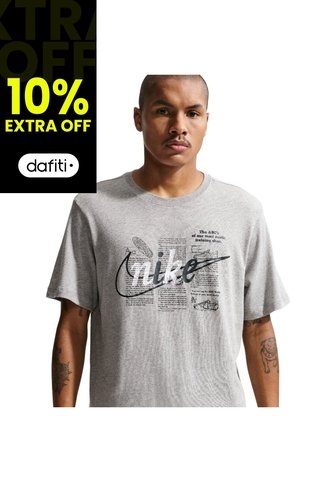 Camiseta Nike Tee Std Celebrate Brnd Hombre-Gris Nike