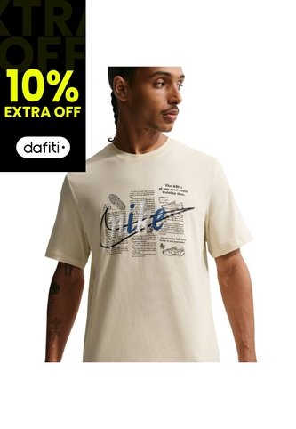 Camiseta Nike Tee Std Celebrate Brnd Hombre-Caqui Nike