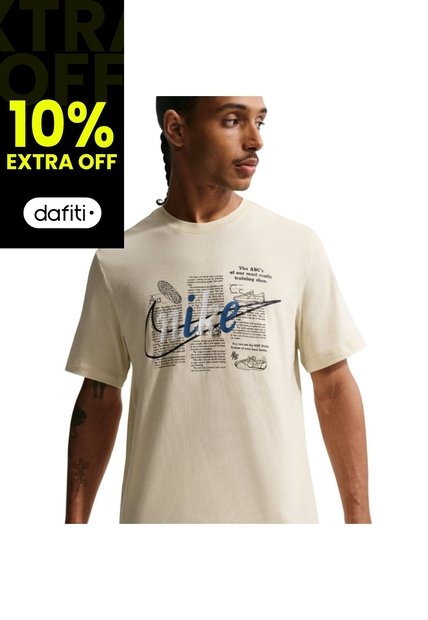 Camiseta Nike Tee Std Celebrate Brnd Hombre-Caqui