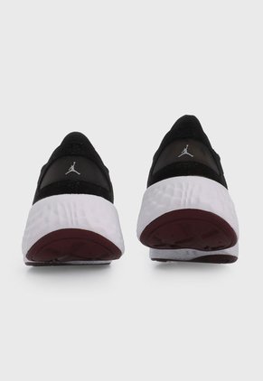 Tenis Basketball Negro-Gris-Vino Tinto Nike Jordan Delta 3 Slow