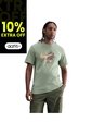 Camiseta Nike M Nsw Tee Iykyk Fs Hombre-Verde de Nike