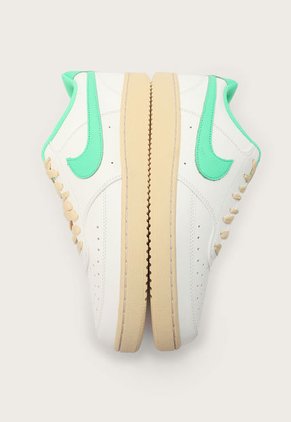Tenis Lifestyle Marfil-Verde-Beige Nike Court Vision Low