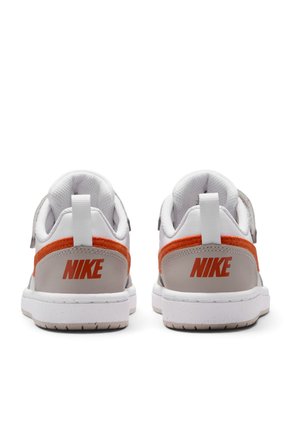 Tenis Nike Court Borough Low Ess Bpv Niño-Blanco/Naranja