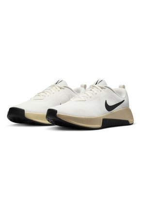 TENIS NIKE HOMBRE FQ1831-101 MC TRAINE Talla 7