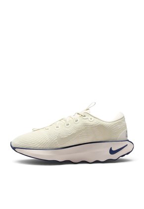 Tenis Nike Wmns Motiva Mujer-Beige
