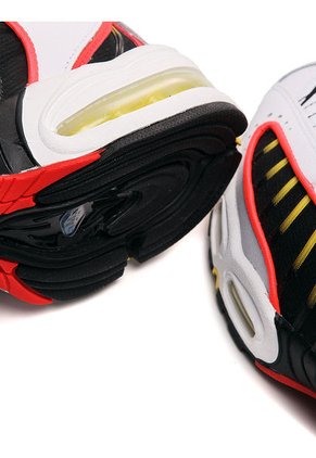 Tenis Lifestyle Blanco-Negro-Amarillo-Coral Nike Air Max Tailwind IV