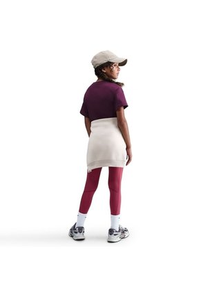 Camiseta Niñas Nike Sportswear Essential Rojo