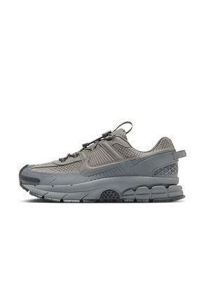 Tenis Hombre Nike Zoom Vomero Roam Gris