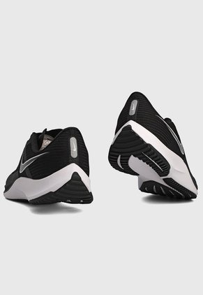 Tenis Running Negro-Blanco Nike Air Zoom Rival Fly 3