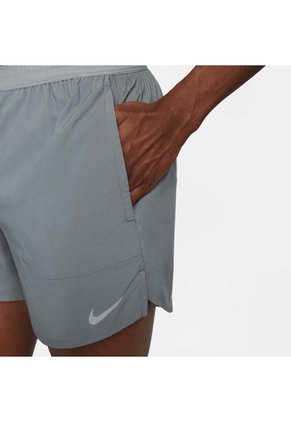 Pantaloneta Hombre Nike Stride Gris