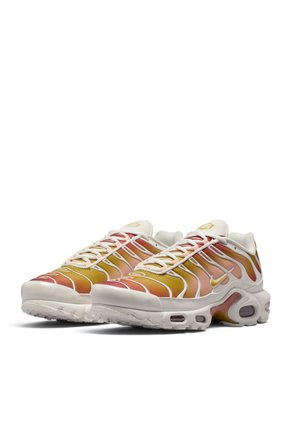 Tenis Nike Air Max Plus Mujer-Blanco/Naranja
