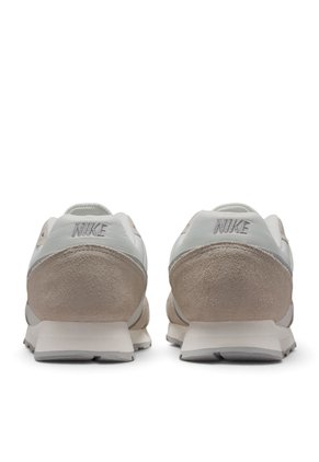 Tenis Nike Runner 2 Mujer-Beige