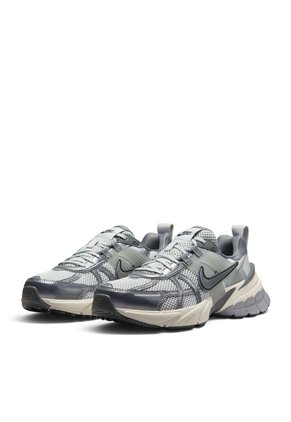 Tenis Nike V2K Run Mujer-Gris Plata
