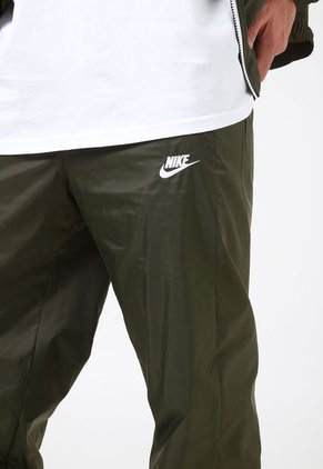 Conjunto Deportivo Negro-Blanco Nike Sportswear Club