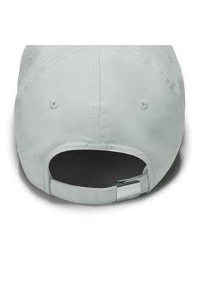 Gorra Nike Dri Fit Club Metal Swoosh Hombre-Gris