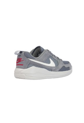 TENIS JORDAN CMFT RA NIKE
