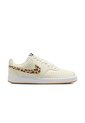 TENIS NIKE MUJER HF9552-100 COURT VIS Talla 7 de Nike