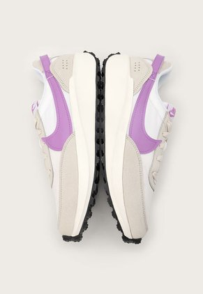 Tenis Lifestyle Blanco-Violeta-Gris Nike Waffle Debut