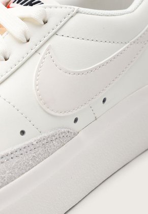 Tenis Lifestyle Marfil-Gris Nike Blazer Low Platform