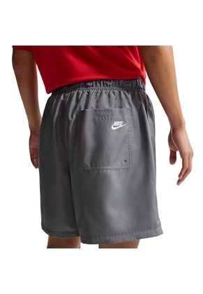Pantaloneta Nike Club Woven Flow Hombre-Gris