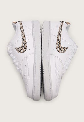 Tenis Lifestyle Blanco-Salmón-Negro Nike Court Vision Low