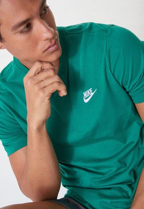 Camiseta Verde-Blanco Nike Sportswear Club