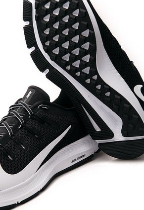 Tenis Running Negro-Blanco Nike Quest 2