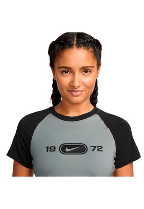 CAMISETA NIKE MUJER HV4992-077 Talla S