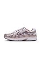 TENIS NIKE MUJER IO3496-103 P-6000 Talla 9.5 de Nike