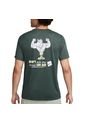 Camiseta Nike M Df Tee Rlgd Iykyk 2-Verde de Nike