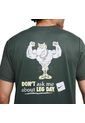 Camiseta Nike M Df Tee Rlgd Iykyk 2-Verde de Nike