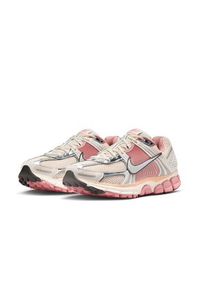 TENIS NIKE MUJER HF1877-102 VOMERO Talla 7